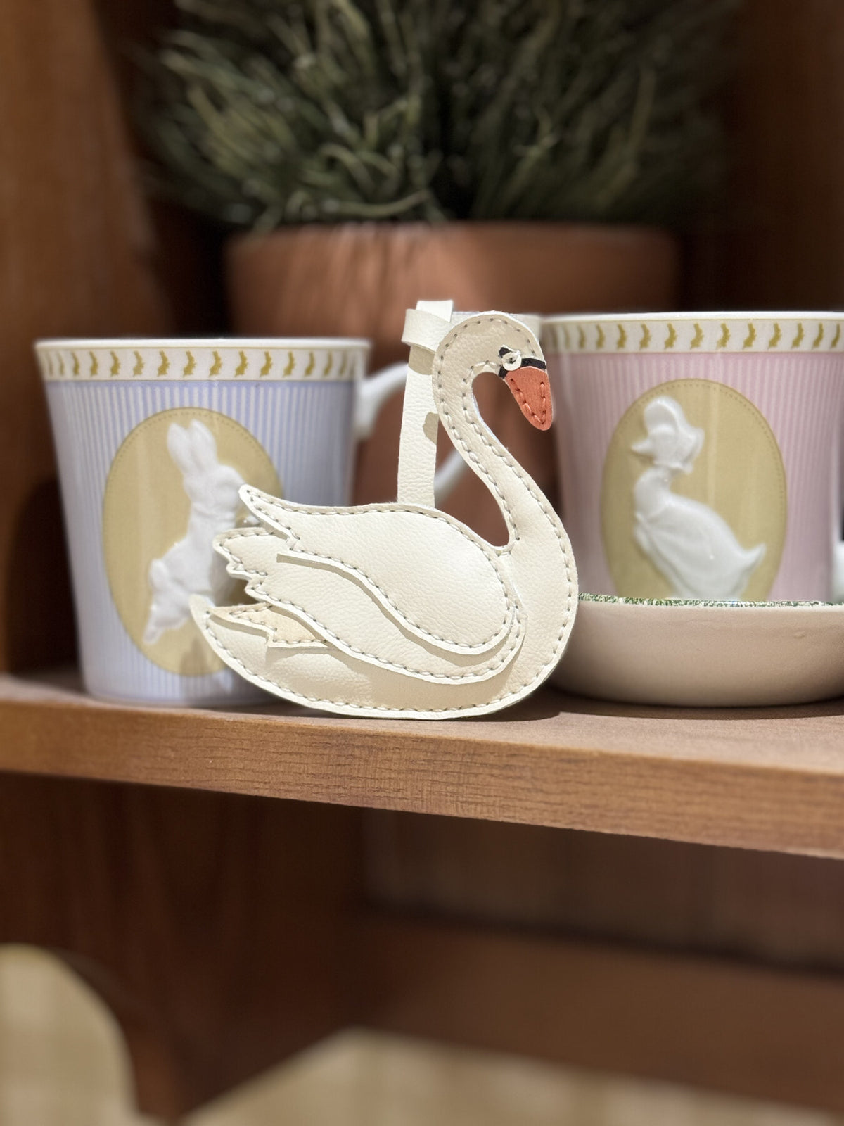 Swan leather charm view 20